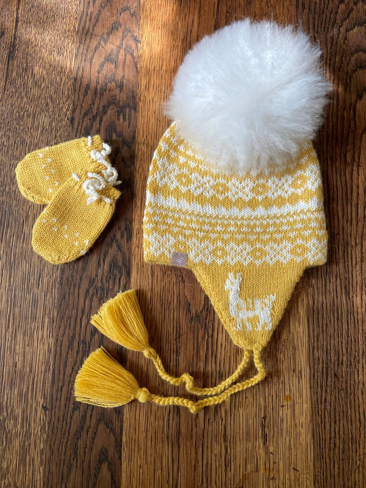 Sunshine Alpaca Baby Hat: Snuggly & Sweet Ears! Bright Yellow Perfection for Little Ones.